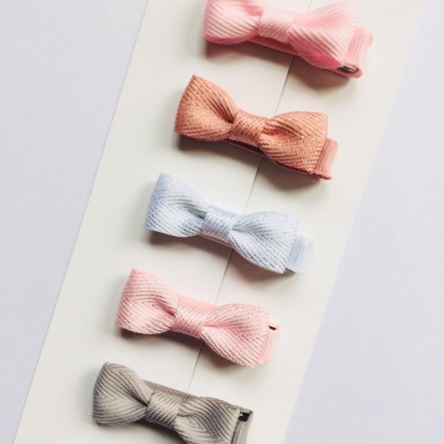 Set de 5 Barrettes Anti-Glisse pour Bébé et Petite Fille. Adorable assortiment de couleurs pastel et brillantes (roses, gris et blanc)